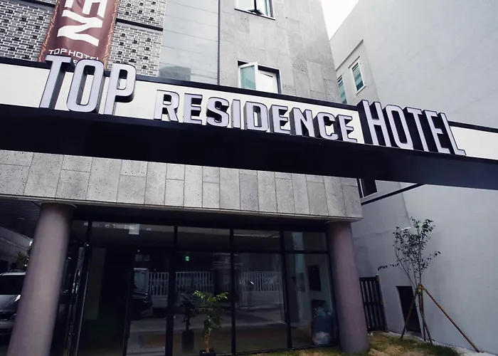 & Aparthotel